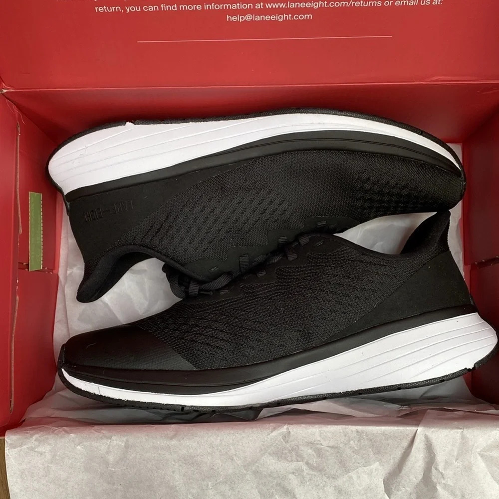 LANE EIGHT Relay Trainer Women's black and white size 7.5